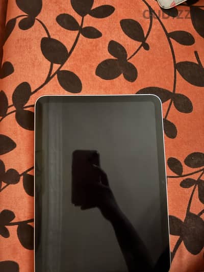 iPad (A16) 128GB حالة ممتازة بطارية 100%