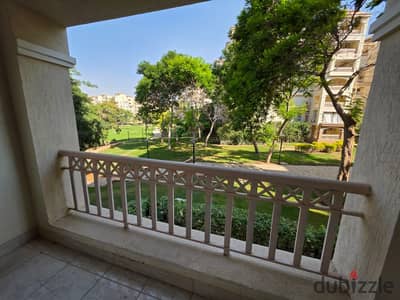 Apartment 208m on a wide garden next to the Madinaty Club