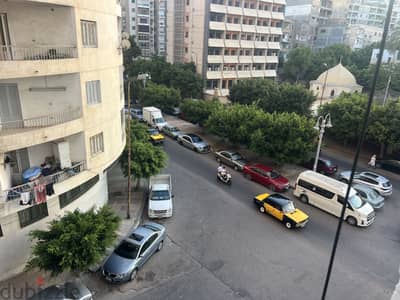 شقة لقطة في قلب سموحة