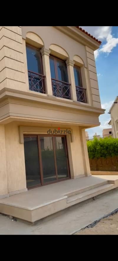 للبيع فيلا نموذج B3 بمدينتي بدون تشطيب مستقلة