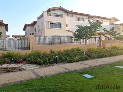 A villa in Hyde Park, Fifth Settlement, in a prime location, offering complete privacy, comprehensive services, and flexible payment plans. Invest in