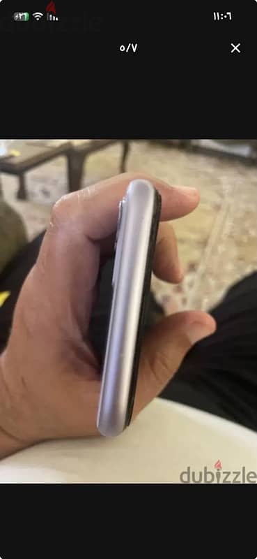 ايفون ١١ بحاله جيده جدا مغير بطاريه فقط مع الكرتونه