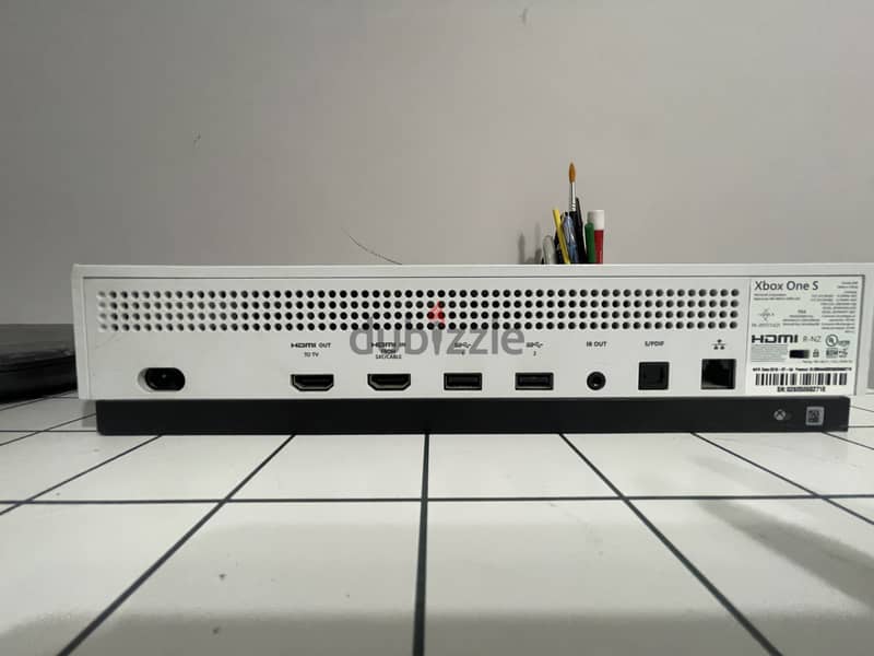 Xbox One S 1TB 3