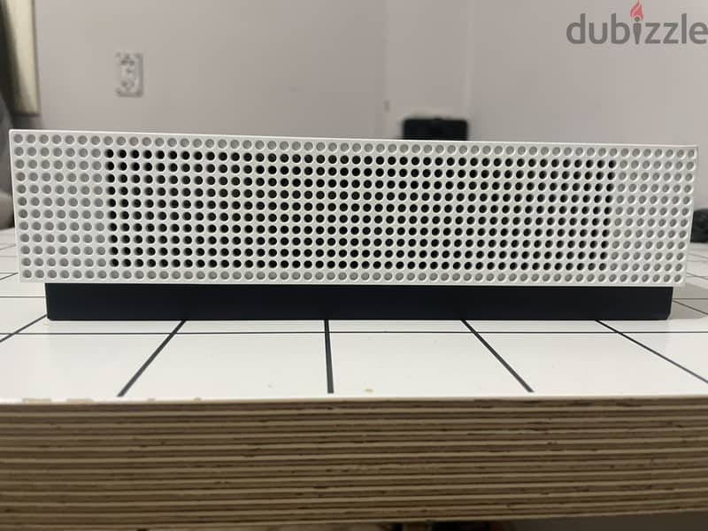 Xbox One S 1TB 5