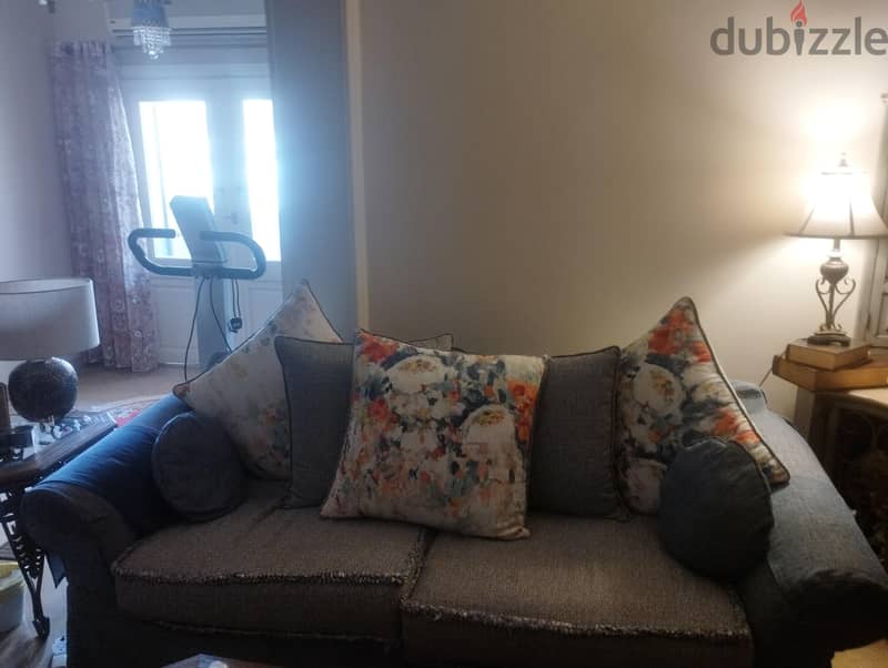Brand Sofa set in excellent condition 6