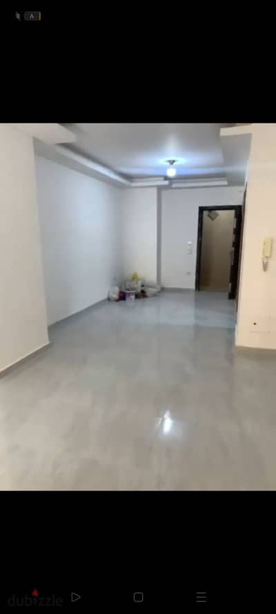 A vacant apartment for rent in a very distinguished location in Zahra Al-Maadi, the tenth section, steps from Carrefour Ring Road, near Al-Saada Street and all services.