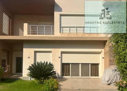 فيلا تاون هاوس للايجار جراند هايتس ٦اكتوبر ‎ارضي واول وروووف ‎٣ غرف نوم منهم غرفه ماستر ‎غرفة مربية  ‎٤ حمام  ‎ريسبشن كبير ومساحة لغرفة المعيشة ‎مطبخ
