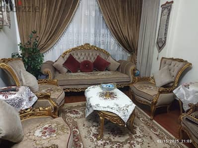 صالون البيع بحالة جيدة جداً