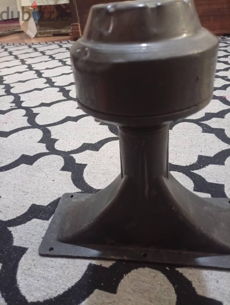 بوق للبيع 1