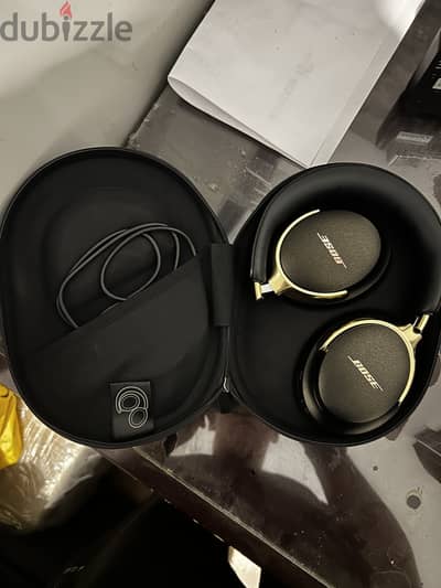 QuietComfort Ultra Headphones (2nd Gen) black and gold