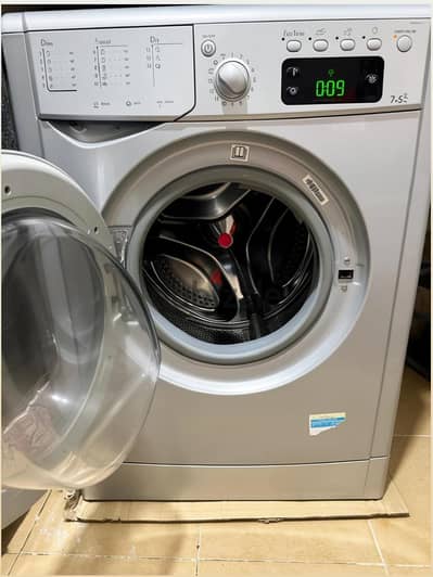 لسرعة البيع: غسالة ومجفف إنديست (Indesit) إيطالي كسر زيرو