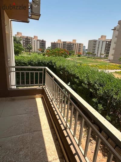 شقة للايجار فاضية في وصال ريزيدنس أول سكن ١٧٠ متر - تشطيب شركة - دور اول - فيو جاردن ٣ غرف - ٣ حمام - مطبخ - ريسبشن غاز - كهرباء شهر مقدم - شهرين تأمين الايجار للأسر فقط عقد سنتين  ايجار ١٣ الف