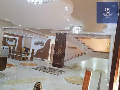 فيلا ستاندالون للبيع تشطيب كامل و استلام فوري في كومباوند في التجمع الخامس مباشره علي محور جمال عبدالناصر