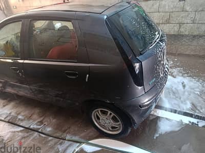 فيات بونتو 2000