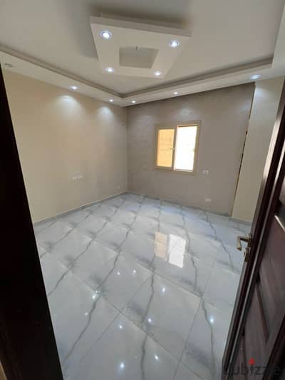 Apartment for Rent Ultra Super Lux in Andalous 2 New Cairo prime location on main street in front of Water Way mall. Near to Nile School and Services.