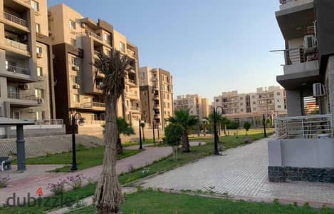 للايجار شقه 140 متر دور رابع قبل الأخير فيو جاردن بالكامل في كمبوند جنه 6 اكتوبر