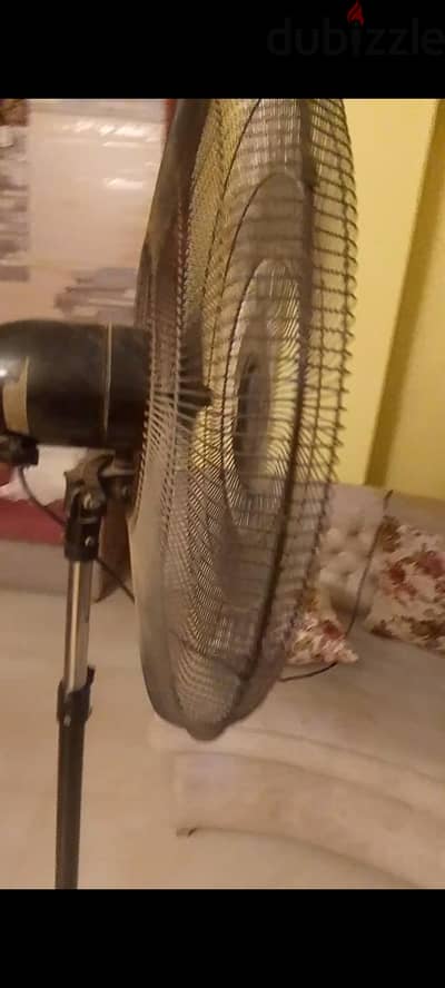 مروحه ٣٠ بوصه شغاله تمام مفيهاش اي حاجه
