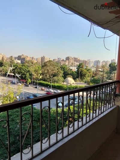 شقه للبيع مصر الجديده متفرعات السباق 150 م الدور الخامس اسانسير 3 غرفه ومطبخ وحمام