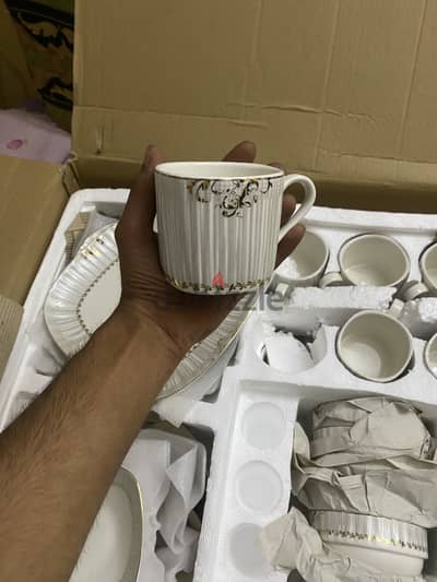 طقم صيني لم يستخدم فتحي محمود ٧٤ قطعه كامل