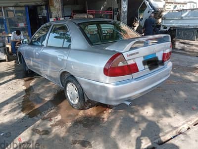 Mitsubishi Lancer ماشية 75 الف كيلو حاله مميزه