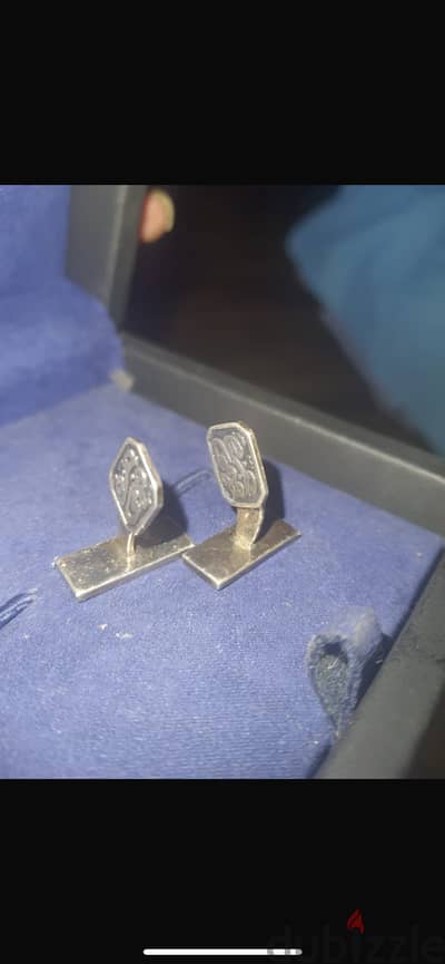 زراير قميص Azza Fahmy