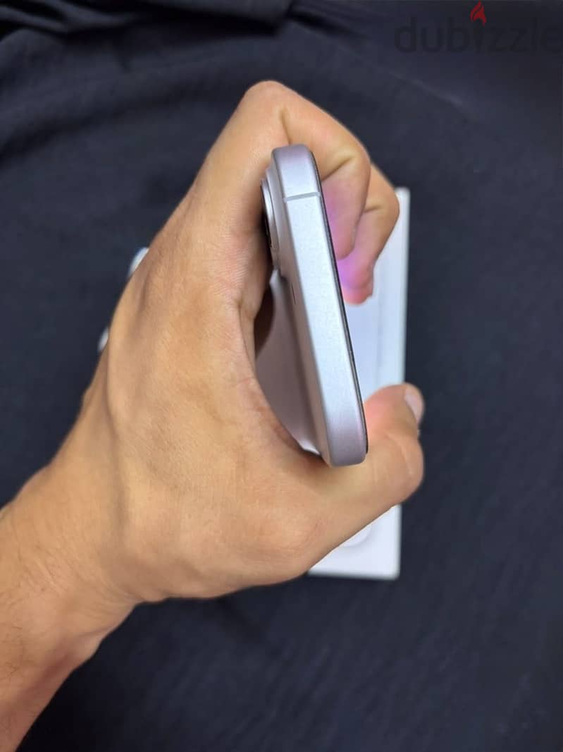 Apple - iPhone 17 4