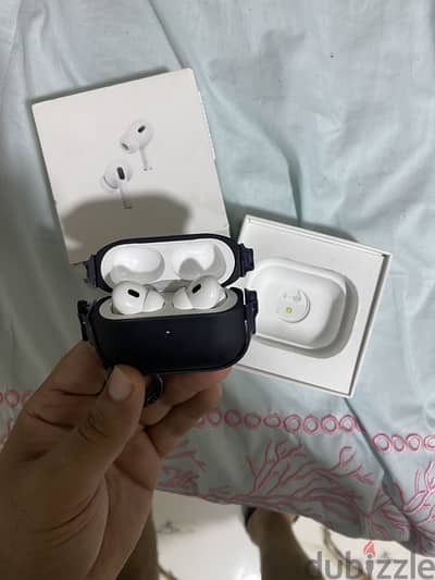 اصلي بالعلبه حالتها ممتازه   original airpods pro 2