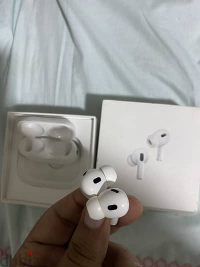 اصلي بالعلبه حالتها ممتازه   original airpods pro 2