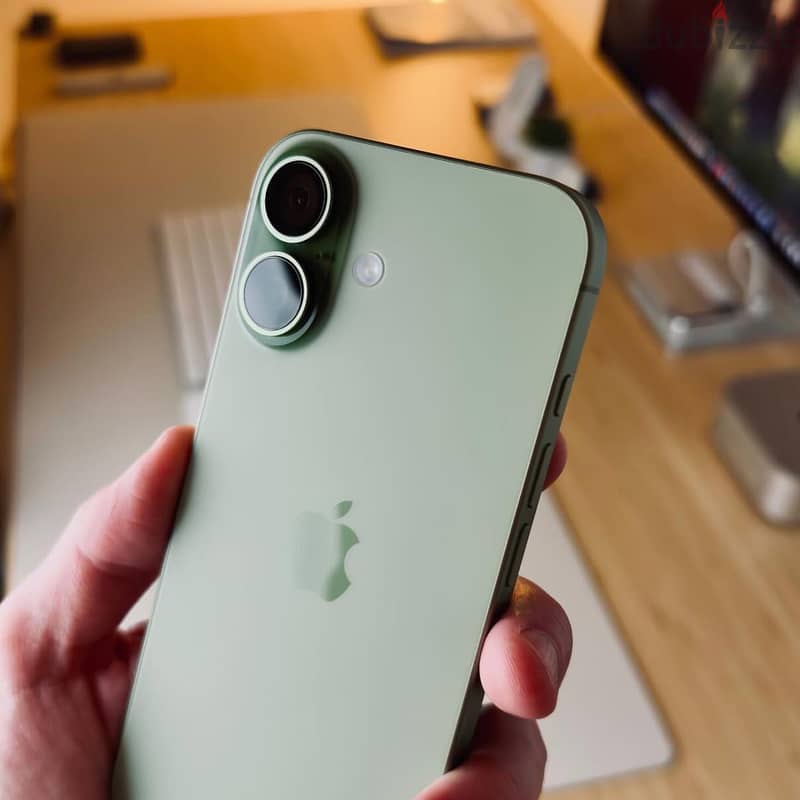 Apple - iPhone 17 2