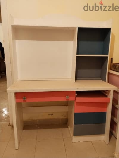 بيع دولاب ومكتب بالمكتبة  لدواعي السفر