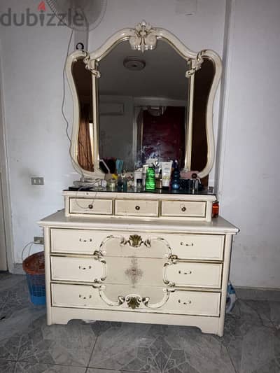 Vintage vanity