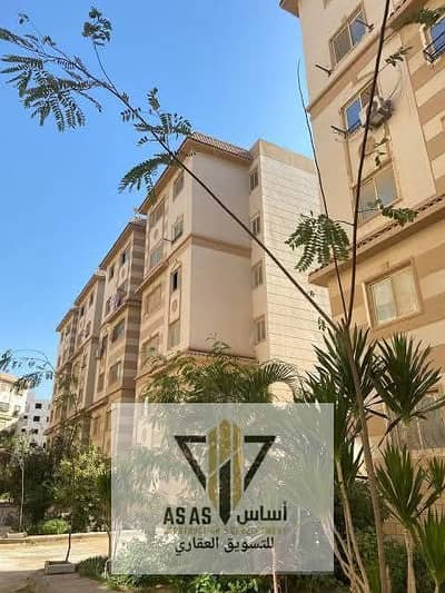 شقة للبيع تصلح تمويل عقاري فى حدائق اكتوبر بالخدمات