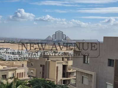 شقة لوفت ارضي بحديقة متشطبه بالكامل سقف مرتفع بيرميدز هايتس  pyramids Heights  متشطبه مع مكان في الجراج اقساط علي ١٢ سنه