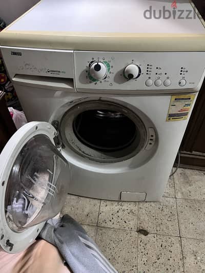 غسالة Zanussi Essential بحالة ممتازة