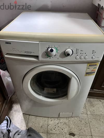 غسالة Zanussi Essential بحالة ممتازة