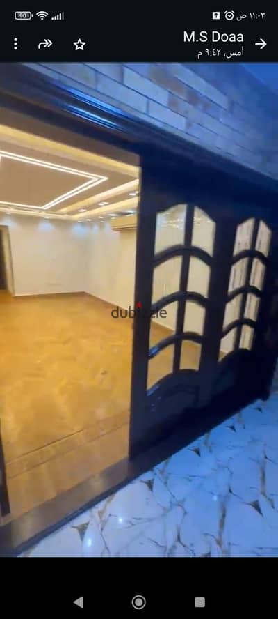 شقة للإيجار، فى موقع مميز  مكونه من 3 غرف وحمام دور أخير بأسانسير، مع مطبخ وتكييفات،  وجاهزة للسكن الفوري.