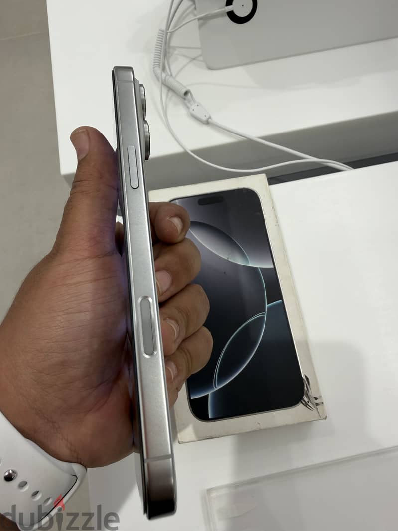 Apple - iPhone 16 Pro Max 4