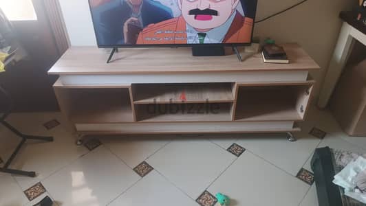 ترابيزة شاشة حالة ممتازة خشب كونتر