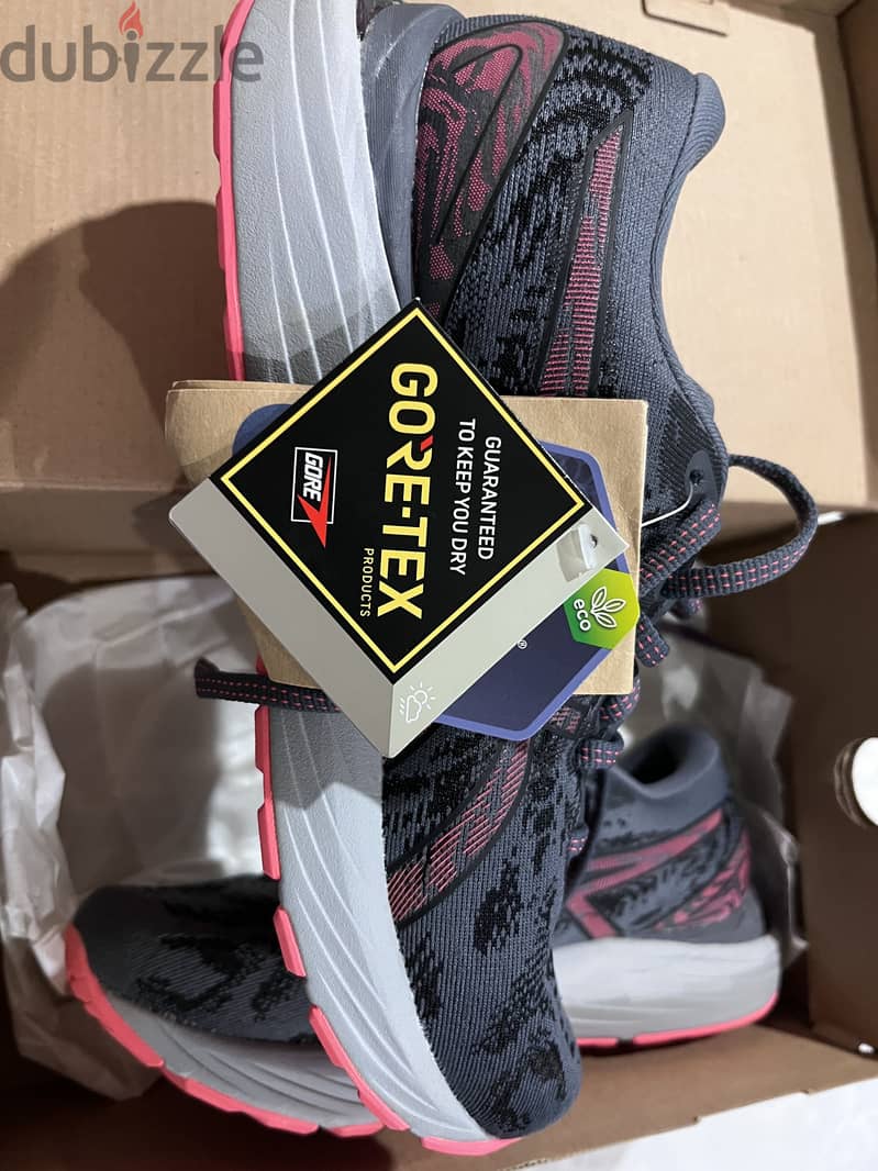 Asics Women's GEL- CUMULUS 23 GTX  Size 38 1