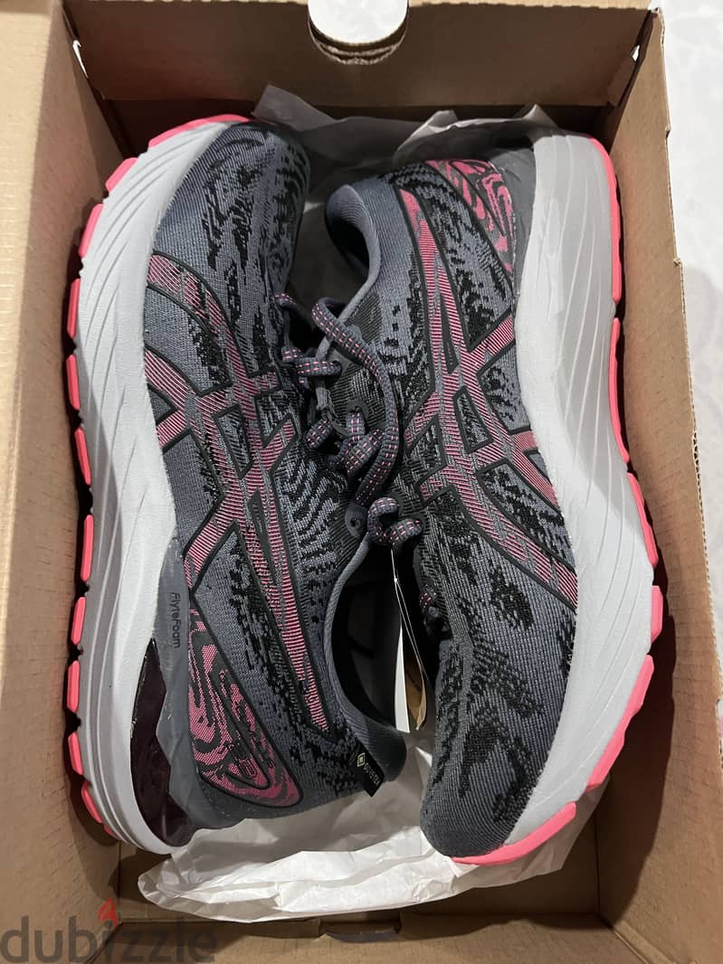 Asics Women's GEL- CUMULUS 23 GTX  Size 38 2