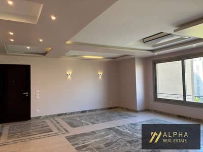 شقة للإيجار في فيليدج جيت – القاهرة الجديدة | 150 متر | 2 نوم (منها ماستر) | نصف مفروشة | مطبخ بالأجهزة وتكييفات