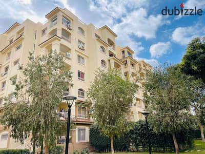 شقة للبيع كاش في مدينتي B3 تشطيبات الشركة 107م نموذج 100 بإطلالة جاردن  خطوات من الخدمات والمسجد و الساوث بارك madinaty