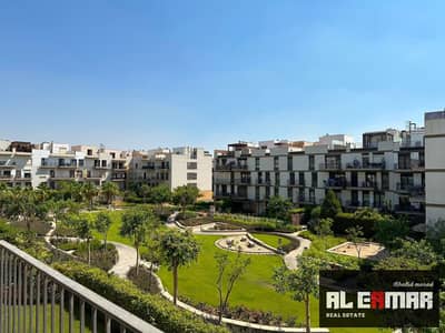 شقة  للايجار  فى  الكورتيارد   بفرلى هيلز   مطبخ  وتكيفات