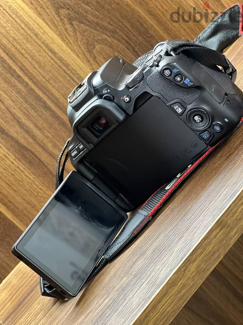 Camera Canon EOS 250D 3