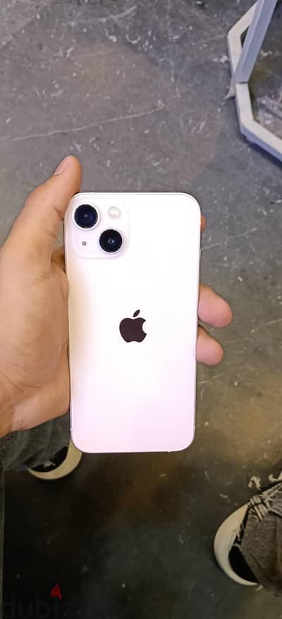 Apple - iPhone 13 حالته كويسه اوي و لونه نادر
