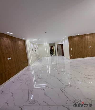 For sale an apartment 280m first residence on the central axis directly in the tenth neighborhood October