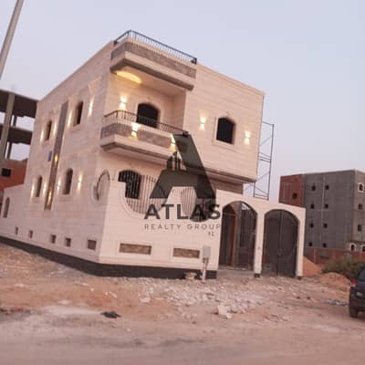 بيت في الحي 32 مساحه 209 متر علي خدمات الحي في العاشر من رمضان