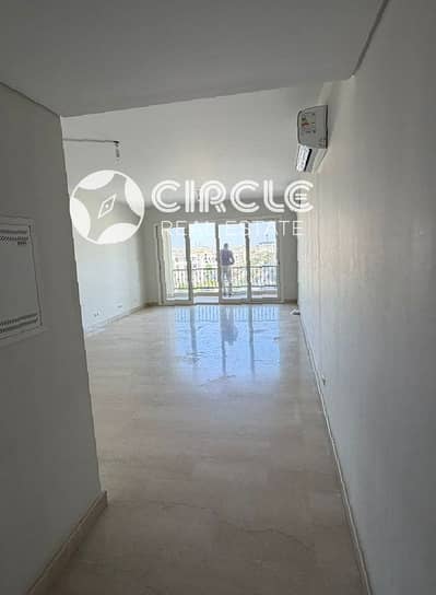 شقة ١٤٠م ألترا سوبر لوكس بالمطبخ والتكييفات قريبة من الجامعة الأمريكية للإيجار في ميفيدا التجمع الخامس القاهرة الجديدة New Cairo
