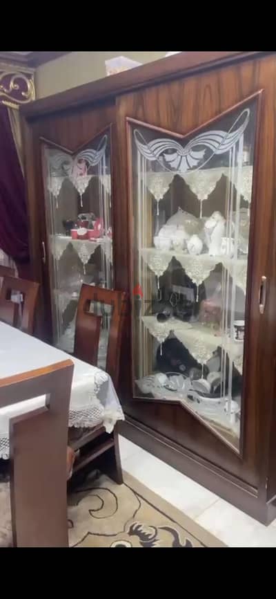 سفره كامله +نيش جرار كامل بالزجاج لا يوجد اي عيب نهائي