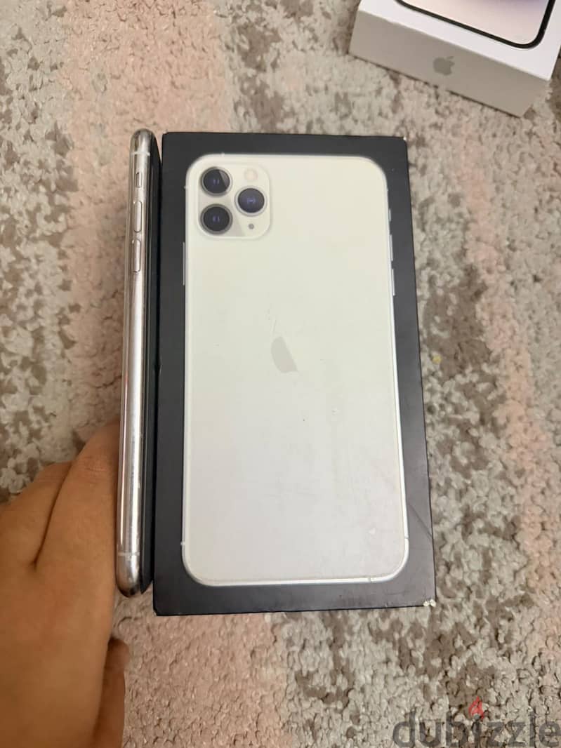 Apple - iPhone 11 Pro Max 2